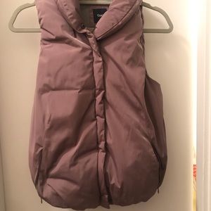 GAP puffy vest with pockets